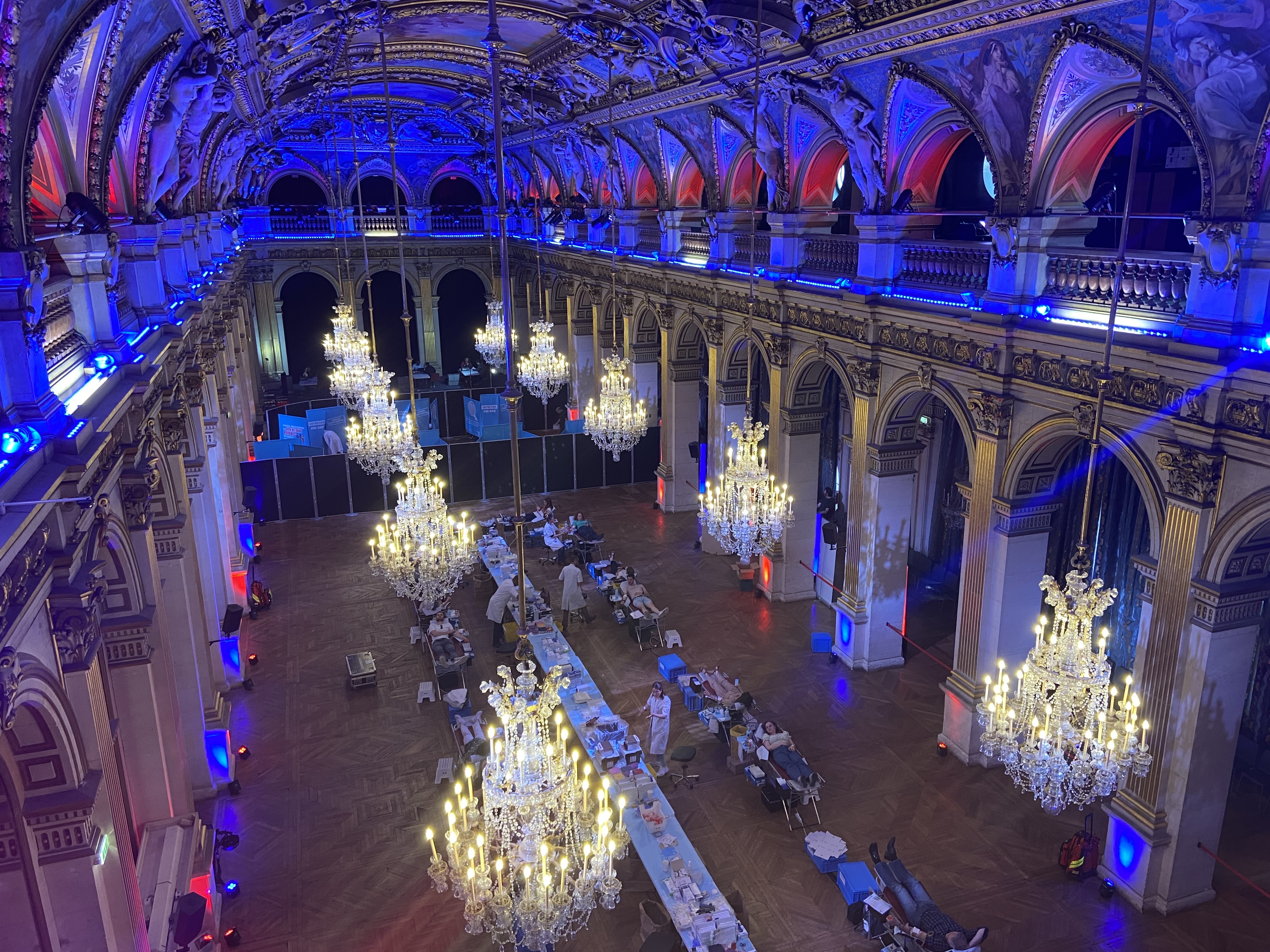 Collecte mobile à l'occasion de la journée mondiale des donneurs de sang à l'Hôtel de ville de Paris