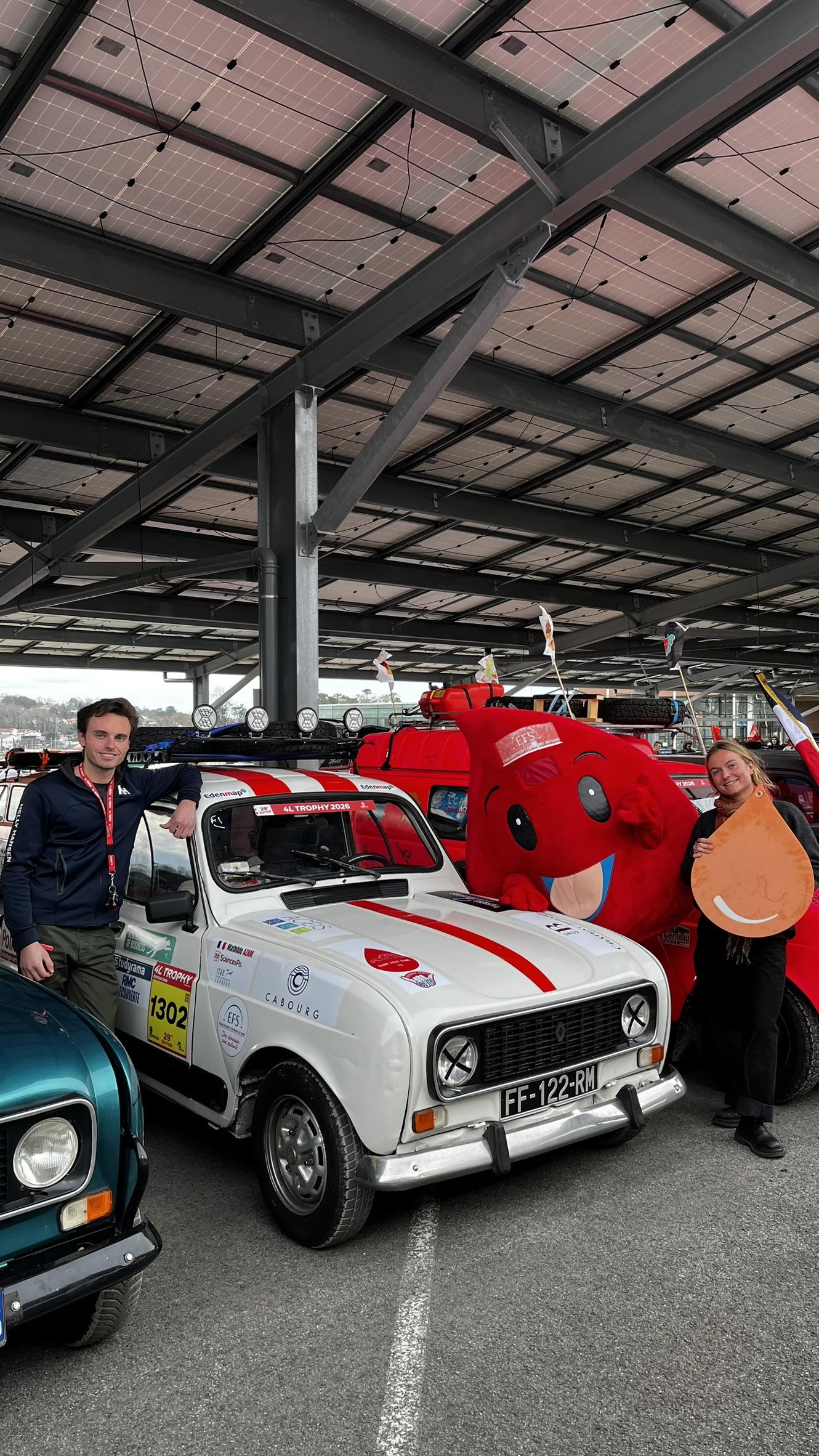 Baptiste Farcy et Mathilde Azam lors de la course 4L Trophy