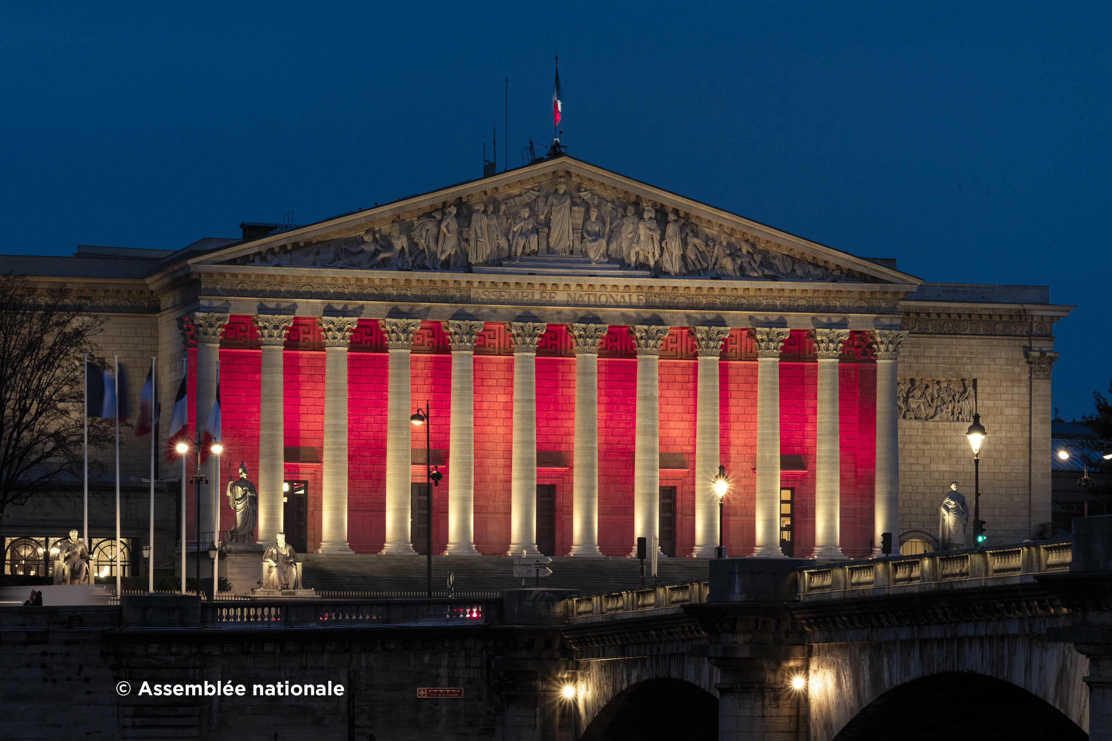 Assemblé nationale en rouge
