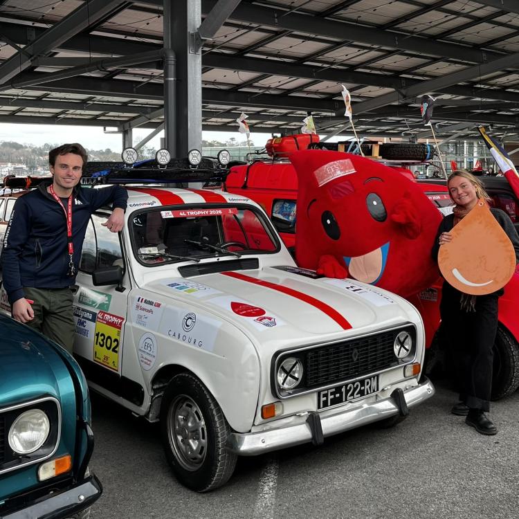 Baptiste Farcy et Mathilde Azam lors de la course 4L Trophy