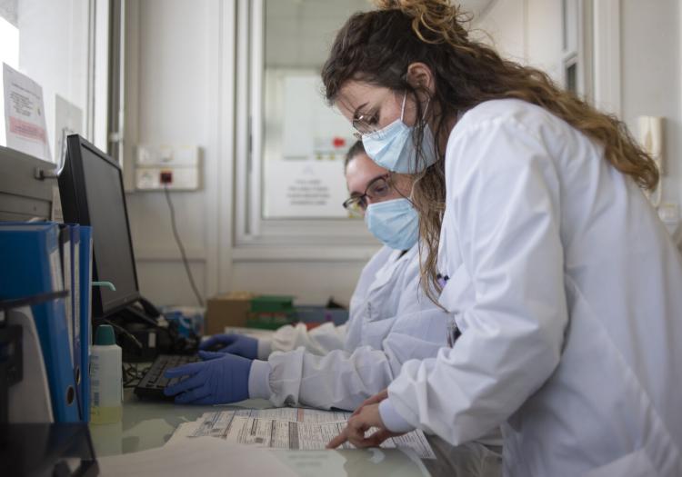 Laboratoire biologie médicale immuno-hématologie délivrance Bordeaux © EFS Thomas Gogny Laboratoire biologie médicale immuno-hématologie délivrance Bordeaux © EFS Thomas Gogny