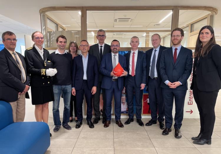 Visite du ministre de la santé et de l'accès aux soins, Yannick NEUDER, en présence du Président de l'EFS, Frédéric PACOUD, et du Directeur régional de l'EFS Ile-de-France, Stéphane NOEL