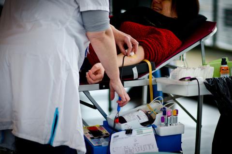 Collecte des 24 h du don de sang organisée sur le circuit des 24 h du Mans_© EFS Séverine Cabaret.jpg