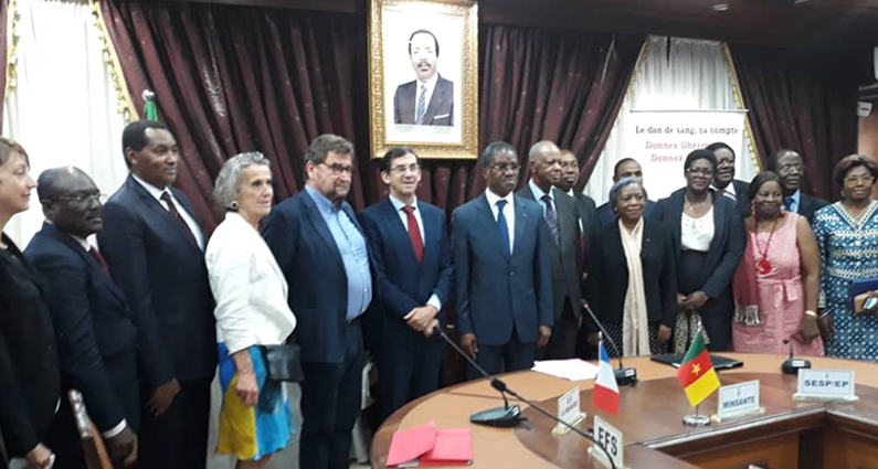 L’EFS et le ministère de la Santé du Cameroun, signent une convention de partenariat en Transfusion Sanguine.